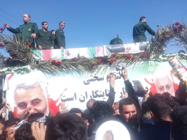 حضور پرشور مدیریت،مسئولین،اساتید،کارکنان و دانشجو معلمان دانشگاه فرهنگیان استان خوزستان در مراسم تشییع پیکر سردار شهید حاج قاسم سلیمانی