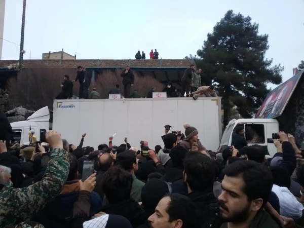 حضور مسئولان استادان و دانشجویان دانشگاه فرهنگیان خراسان رضوی در مراسم وداع با پیکر مطهر سردار شهید سلیمانی 4