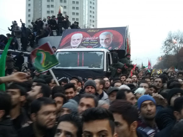 حضور مسئولان استادان و دانشجویان دانشگاه فرهنگیان خراسان رضوی در مراسم وداع با پیکر مطهر سردار شهید سلیمانی 6