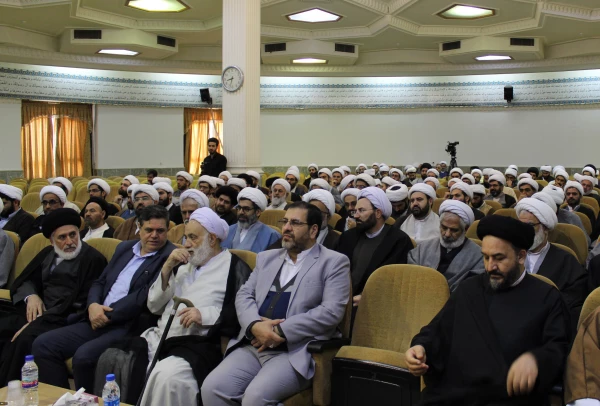 مدیر جهادی فردی است که بتواند بین عقلانیت و ارزش ها آشتی و ارتباط برقرار کند 4