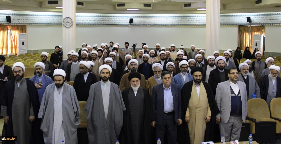 مدیر جهادی فردی است که بتواند بین عقلانیت و ارزش ها آشتی و ارتباط برقرار کند 3