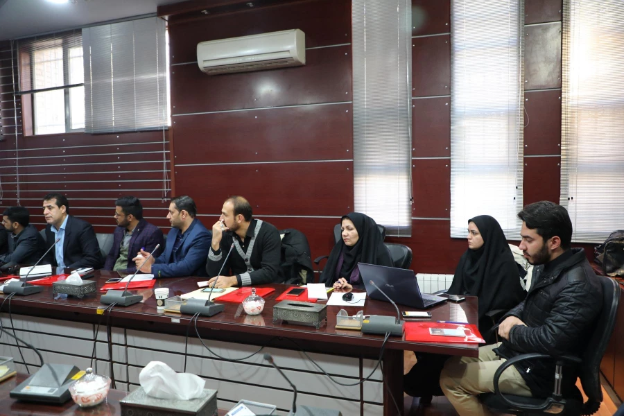 روابط عمومی آیینه تمام نمای یک سازمان است
 8