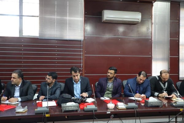 روابط عمومی آیینه تمام نمای یک سازمان است
 9