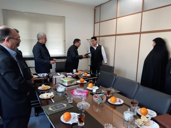 از عوامل اجرایی و همکاران مصاحبه کننده در  انجام فرایند مصاحبه و آزمون تخصصی سرپرستان شبانه روزی 5