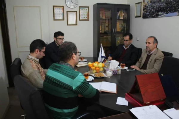 وظیفه دانشگاه پاسخگویی به نیازهای علمی و پژوهشی دانشجویان است
 2