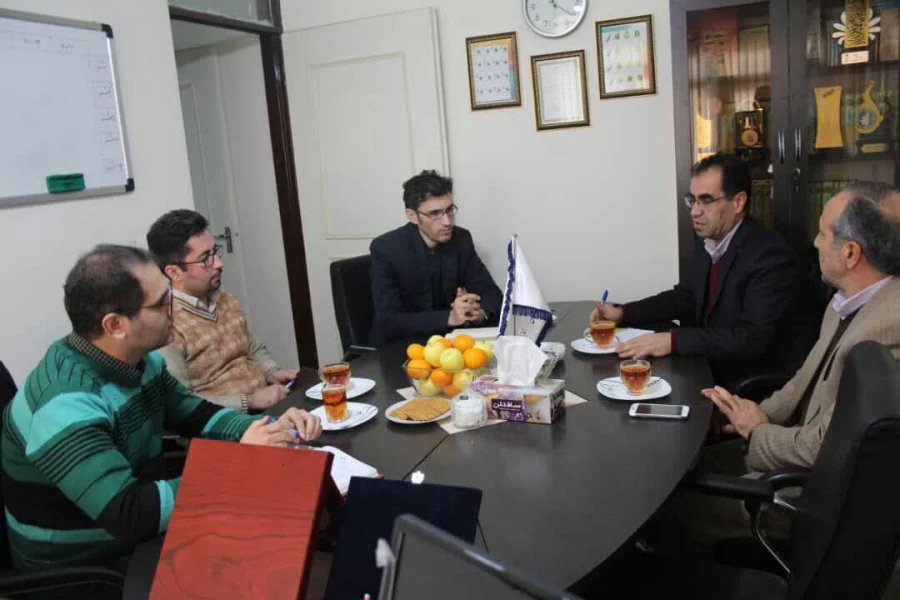 وظیفه دانشگاه پاسخگویی به نیازهای علمی و پژوهشی دانشجویان است
 2