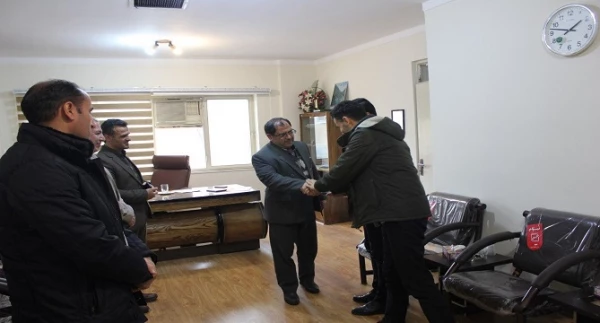 اهدا لوح سپاس و قدردانی از زحمات مدیر پردیس های دانشگاه فرهنگیان استان همدان بابت ایجاد نگارخانه فرهنگ 2