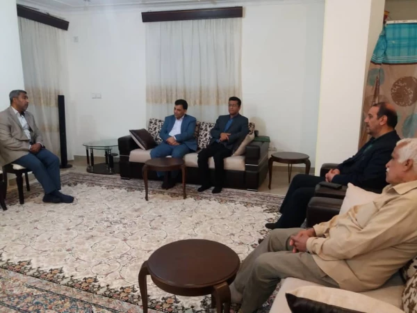 دیدار دکتر محمـدی معـاون فرهنگی دانشگاه فرهنگیـان با  خانواده شهید تنیده از شهـدای تربیت معلم استان هرمزگان 4