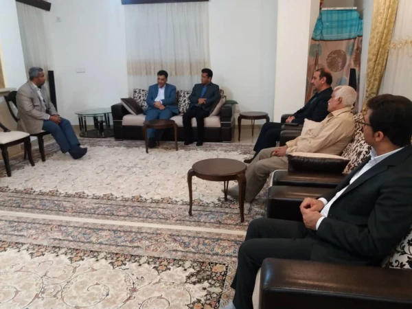 دیدار دکتر محمـدی معـاون فرهنگی دانشگاه فرهنگیـان با  خانواده شهید تنیده از شهـدای تربیت معلم استان هرمزگان 5