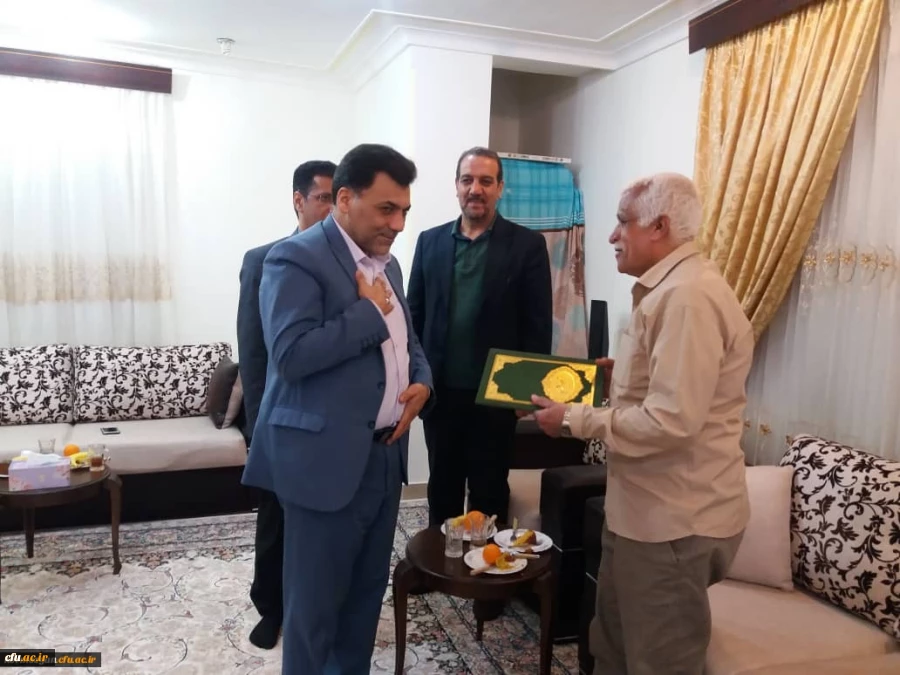 دیدار سرپرست معاونت فرهنگی و اجتماعی دانشگاه فرهنگیـان با خانواده شهید تنیده از شهـدای تربیت معلم استان هرمزگان 3
