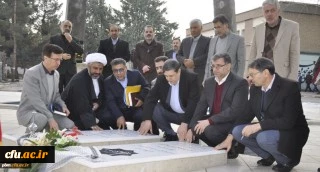 ادای احترام رئیس و مسئولان دانشگاه فرهنگیان به مقام والای شهدای گمنام دانشگاه فرهنگیان خراسان رضوی
 2