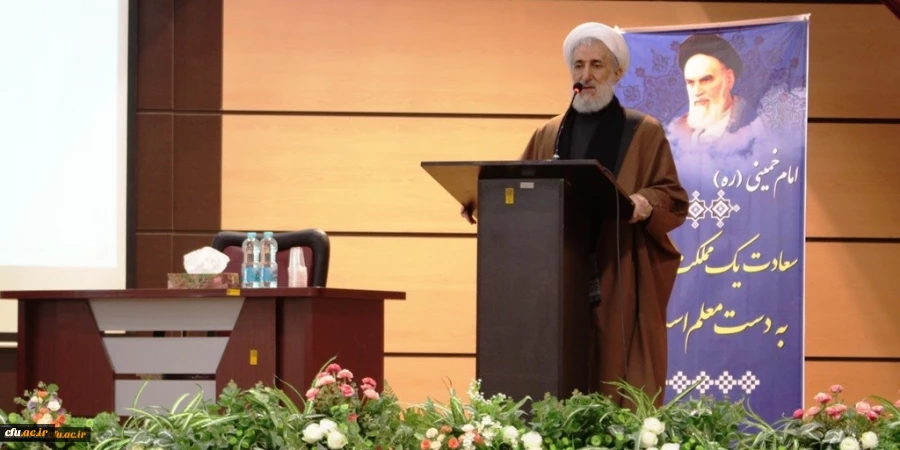 مهم ترین و حیاتی ترین مسئله در مفهوم حیات طیبه، ذکر و یاد خداست 3