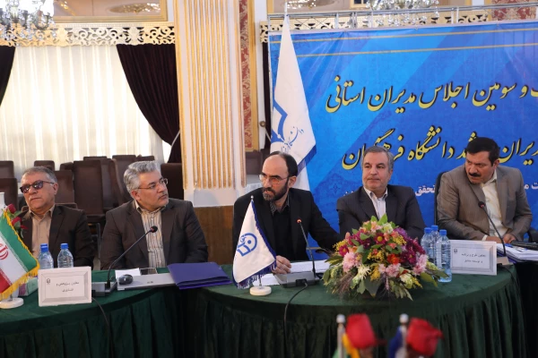 نظارت بر تکالیف آموزشی و پژوهشی مانند نظارت مالی با اهمیت است 3