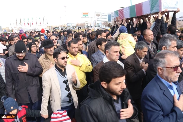 حضور مشاور ریاست دانشگاه و مدیر کل امور شاهد و ایثارگران دانشگاه فرهنگیان در مراسم تشییع و تدفین شهید گمنام در دانشگاه فرهنگیان یزد 3