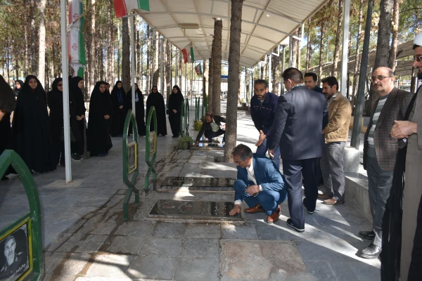 مراسم غبارروبی و عطرافشانی مزار شهدا 4