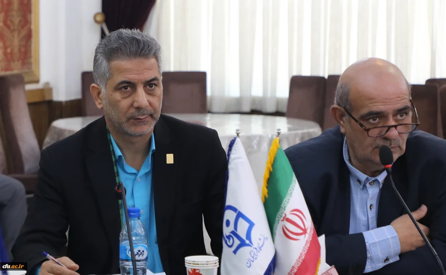 گردآوری اطلاعات و آثار به جا مانده از شهدا با کمک دانشجویان کانون های ایثار با راهنمایی اساتید 2