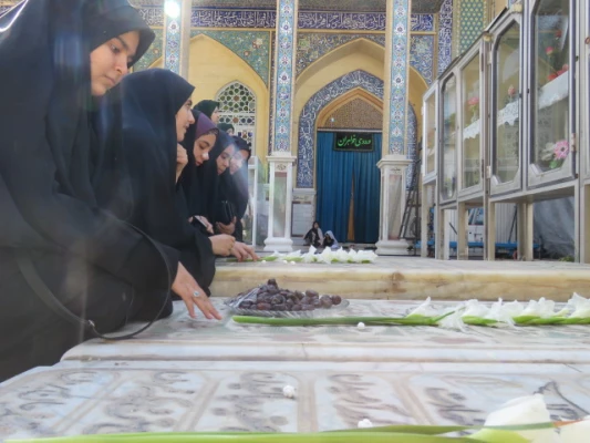 تجدید میثاق کارکنان و دانشجویان پردیس حضرت فاطمه الزهرا(س) یزد با شهدا و آرمان های انقلاب اسلامی 2