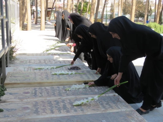تجدید میثاق کارکنان و دانشجویان پردیس حضرت فاطمه الزهرا(س) یزد با شهدا و آرمان های انقلاب اسلامی 6