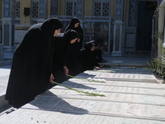 تجدید میثاق کارکنان و دانشجویان پردیس حضرت فاطمه الزهرا(س) یزد با شهدا و آرمان های انقلاب اسلامی 7