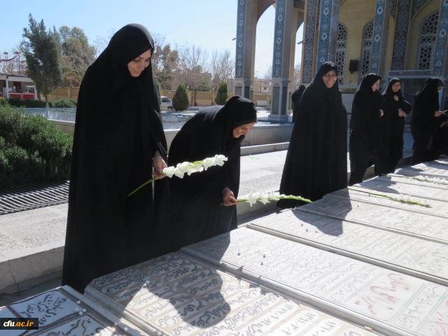 تجدید میثاق کارکنان و دانشجویان پردیس حضرت فاطمه الزهرا(س) یزد با شهدا و آرمان های انقلاب اسلامی 8