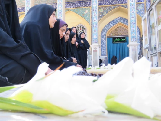 تجدید میثاق کارکنان و دانشجویان پردیس حضرت فاطمه الزهرا(س) یزد با شهدا و آرمان های انقلاب اسلامی 9