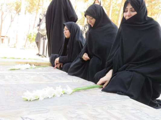 تجدید میثاق کارکنان و دانشجویان پردیس حضرت فاطمه الزهرا(س) یزد با شهدا و آرمان های انقلاب اسلامی 10