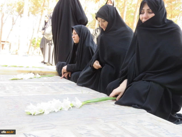 تجدید میثاق کارکنان و دانشجویان پردیس حضرت فاطمه الزهرا(س) یزد با شهدا و آرمان های انقلاب اسلامی 10