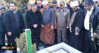 به مناسبت ایام الله دهه فجر برگزار شد؛

غبار روبی مزار شهدا با حضور استاندار خراسان رضوی