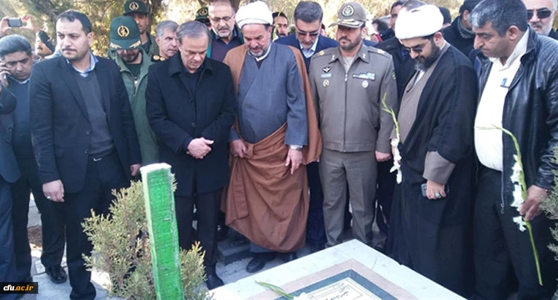 غبار روبی مزار شهدا با حضور استاندار خراسان رضوی