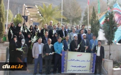 مراسم عطرافشانی و غبارروبی قبور مطهر شهدا توسط رئیس، کارکنان و اساتید دانشگاه فرهنگیان کرمان 