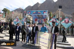 مراسم عطرافشانی و غبارروبی قبور مطهر شهدا توسط رئیس، کارکنان و اساتید دانشگاه فرهنگیان کرمان 