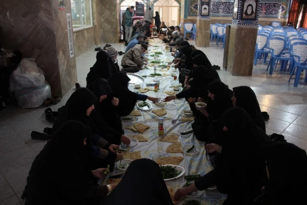 مراسم عطرافشانی و غبارروبی قبور مطهر شهدا توسط رئیس، کارکنان و اساتید دانشگاه فرهنگیان کرمان 