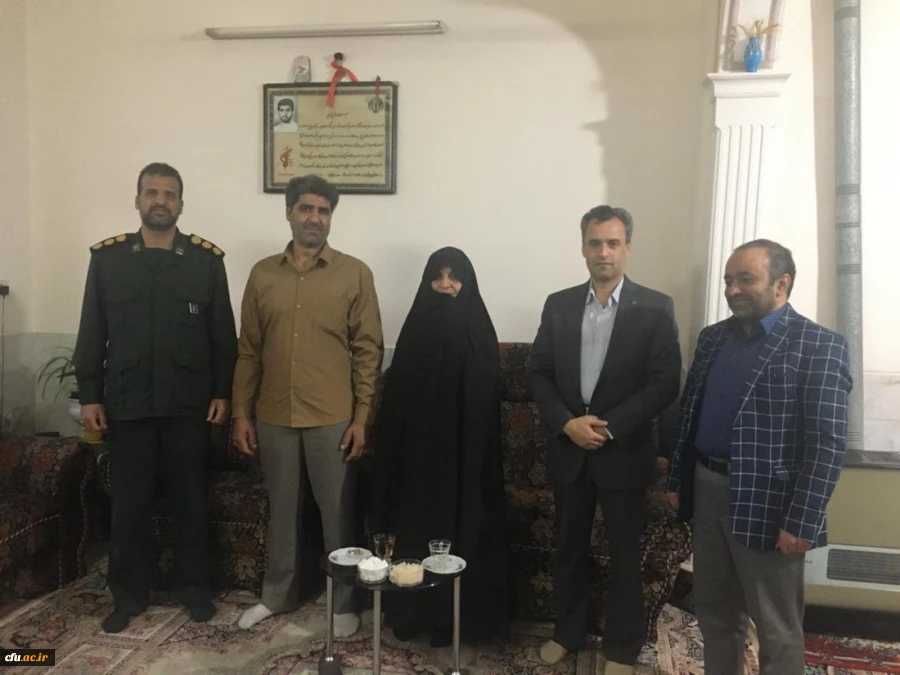 دیدار مدیر امور پردیس های استان یزد با خانواده چهار شهید دوران دفاع مقدس 5