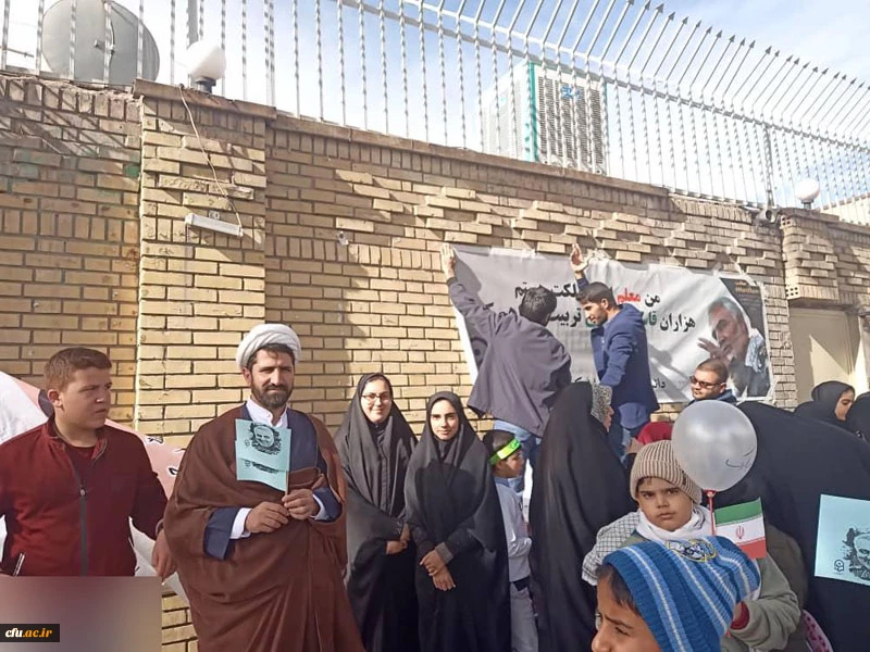 برپایی غرفه فرهنگی دانشگاه فرهنگیان کرمان در راهپیمایی یوم الله ۲۲ بهمن 4