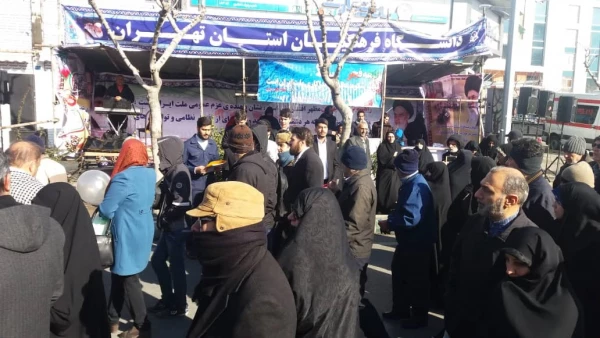 حضور مسئول دفترنهاد رهبری و سرپرست معاونت فرهنگی و اجتماعی دانشگاه به همراه  اساتید،دانشجویان وکارکنان دانشگاه فرهنگیان استان تهران در راهپیمایی ۲۲ بهمن  4