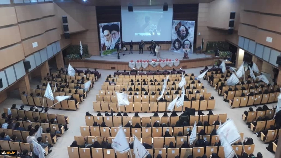 شهید حاج قاسم سلیمانی الگوی بی بدیل جوانان ماست 
 5