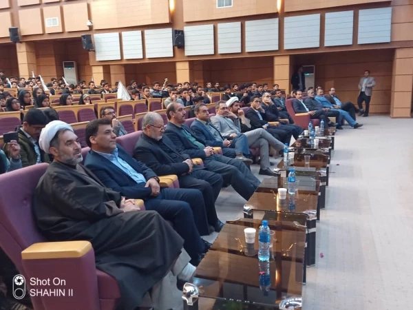 شهید حاج قاسم سلیمانی الگوی بی بدیل جوانان ماست 3