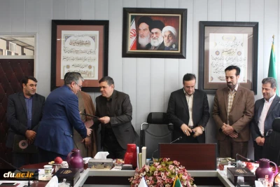 با حضور رییس و اعضای هیات رئیسه دانشگاه:

تقدیر از اهتمام و تلاش های همکاران اداره کل حقوقی در جهت تحقق اهداف و برنامه های دانشگاه فرهنگیان