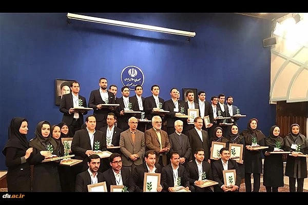 
در جشنواره دانشجوی نمونه کشوری از دانشجومعلم آقای احسان طالبی با حضور معاون اول رئیس جمهور تقدیر شد 3