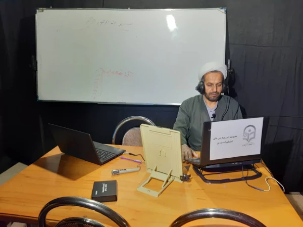 محتوای آموزشی مجازی توسط اساتید دانشگاه فرهنگیان قزوین دراستودیو پادکست آن دانشگاه ضبط وجهت استفاده دانشجویان درکانال فضای مجازی مربوطه بارگذاری شد 3