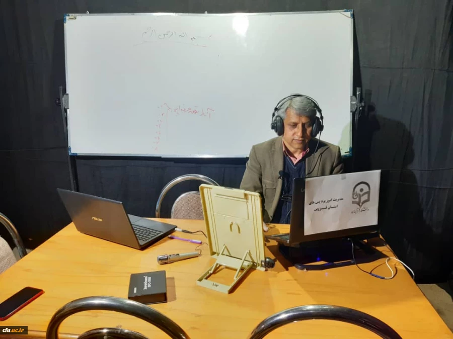 محتوای آموزشی مجازی توسط اساتید دانشگاه فرهنگیان قزوین دراستودیو پادکست آن دانشگاه ضبط وجهت استفاده دانشجویان درکانال فضای مجازی مربوطه بارگذاری شد 4