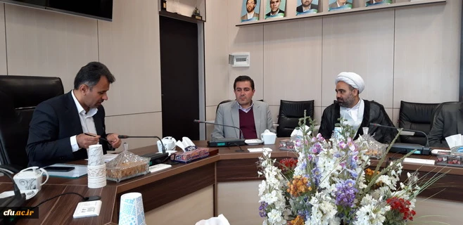 دکتر حمیدرضا مشهدی مدیر امور پردیس های استان قزوین،به همراه هیئت رئیسه دانشگاه با دکتر حسنعلی اصغری مدیر کل آموزش وپرورش استان قزوین دیدار وگفتگو کرد. 3