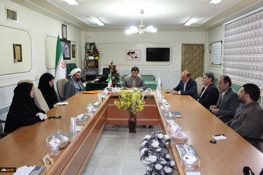 در پی انتصاب مدیر کل جدید آموزش و پرورش استان لرستان، جمعی از مسئولین دانشگاه فرهنگیان استان با حضور در دفتر مدیر کل، این انتصاب را به ایشان تبریک گفتند.نتصاب  2