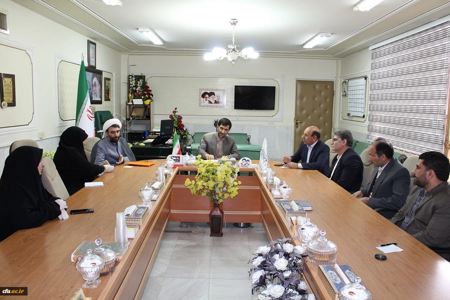 در پی انتصاب مدیر کل جدید آموزش و پرورش استان لرستان، جمعی از مسئولین دانشگاه فرهنگیان استان با حضور در دفتر مدیر کل، این انتصاب را به ایشان تبریک گفتند.نتصاب  5