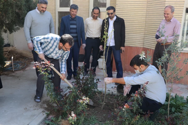 برگزاری مراسم روز درختکاری در دانشگاه فرهنگیان استان اصفهان