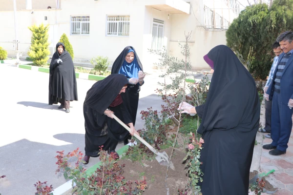 برگزاری مراسم روز درختکاری در دانشگاه فرهنگیان استان اصفهان