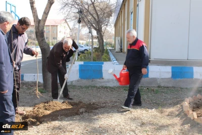 مراسم درختکاری به مناسبت هفته منابع طبیعی و روز شهدا در محوطه پردیس فاطمه الزهرا(س) تبریز