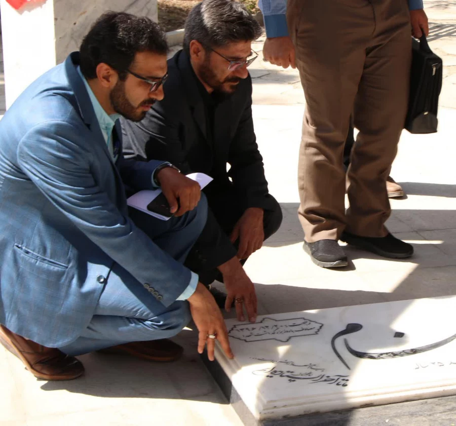 غبار روبی و عطر افشانی مزار شهدای گمنام پردیس شهید باهنر اصفهان 4