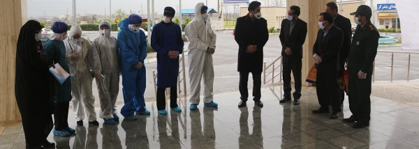دکتر مازندرانی سرپرست دانشگاه فرهنگیان گلستان با حضور در بیمارستان شهدای بندرگز از کادر درمان بخش بیماران کرونا تقدیر به عمل آورد. 2