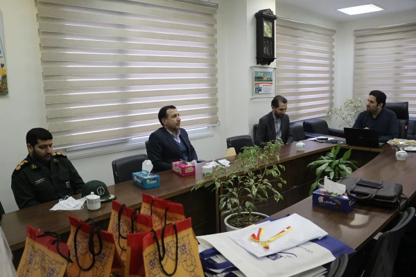 دکتر مازندرانی سرپرست دانشگاه فرهنگیان گلستان با حضور در بیمارستان شهدای بندرگز از کادر درمان بخش بیماران کرونا تقدیر به عمل آورد. 6